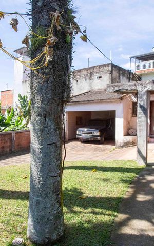Casa à venda com 660m², 5 quartos e 8 vagasQuintal