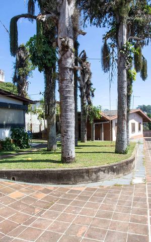 Casa à venda com 660m², 5 quartos e 8 vagasQuintal