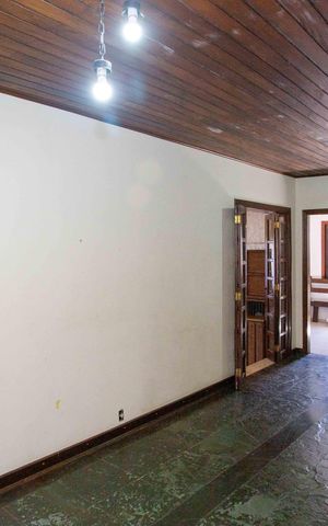 Casa à venda com 660m², 5 quartos e 8 vagasSala de Estar
