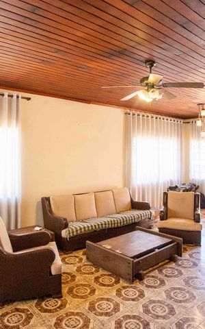 Casa à venda com 660m², 5 quartos e 8 vagasSala de TV