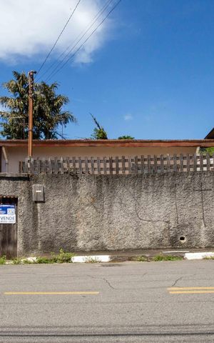 Casa à venda com 660m², 5 quartos e 8 vagasFachada