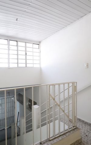 Casa à venda com 221m², 6 quartos e 1 vagaEscada