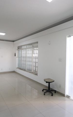 Casa à venda com 221m², 6 quartos e 1 vagaSala