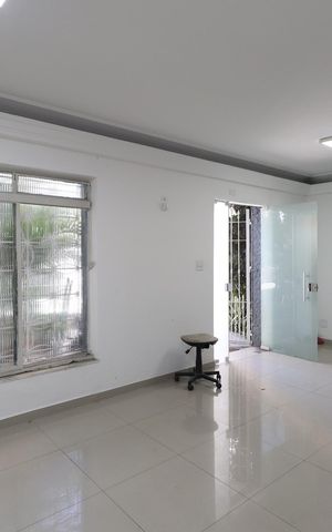 Casa à venda com 221m², 6 quartos e 1 vagaSala