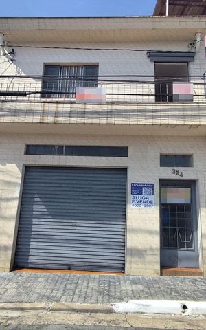 Casa à venda com 120m², 1 quarto e 2 vagas Casa à venda com 120m², 1 quarto e 2 vagasFachada
