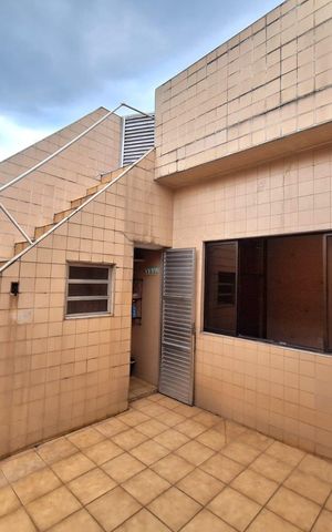 Casa à venda com 182m², 3 quartos e 3 vagas Casa à venda com 182m², 3 quartos e 3 vagasÁrea externa