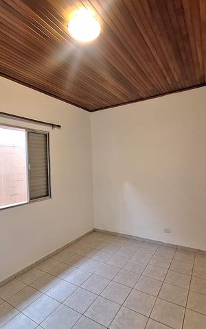 Casa à venda com 182m², 3 quartos e 3 vagas Casa à venda com 182m², 3 quartos e 3 vagasQuarto