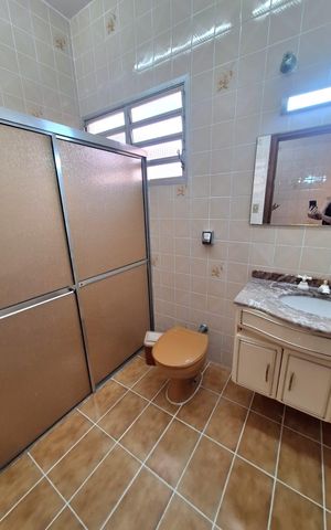 Casa à venda com 182m², 3 quartos e 3 vagas Casa à venda com 182m², 3 quartos e 3 vagasBanheiro