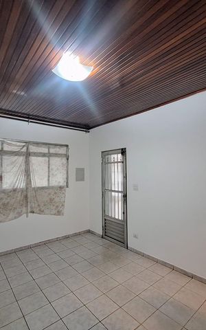 Casa à venda com 182m², 3 quartos e 3 vagas Casa à venda com 182m², 3 quartos e 3 vagasQuarto