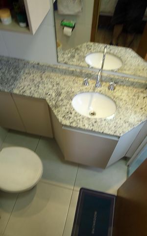 Apartamento à venda com 73m², 2 quartos e 2 vagasBanheiro da Suíte 