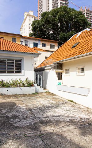 Casa à venda com 120m², 2 quartos e 2 vagas Casa à venda com 120m², 2 quartos e 2 vagasFachada