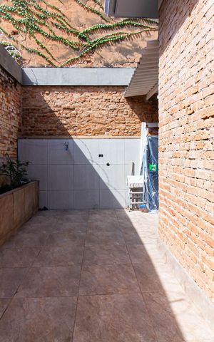 Casa à venda com 120m², 2 quartos e 2 vagas Casa à venda com 120m², 2 quartos e 2 vagasÁrea externa