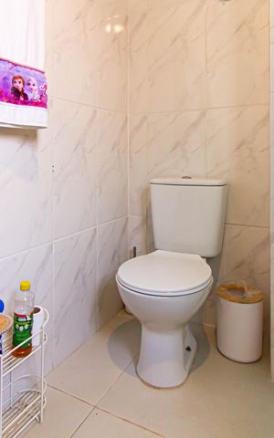 Casa à venda com 120m², 2 quartos e 2 vagas Casa à venda com 120m², 2 quartos e 2 vagasBanheiro