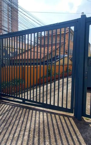 Casa à venda com 120m², 2 quartos e 2 vagas Casa à venda com 120m², 2 quartos e 2 vagasFachada + Plaquinha