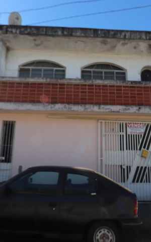 Casa à venda com 320m², 4 quartos e 4 vagasFachada