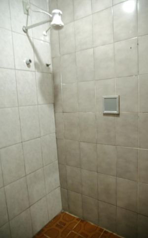 Casa à venda com 76m², 3 quartos e 2 vagasBanheiro da cozinha 