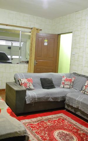 Casa à venda com 76m², 3 quartos e 2 vagasSala