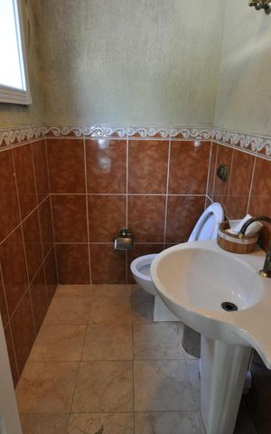 Casa à venda com 510m², 4 quartos e 6 vagasBanheiro da área do salão de festas