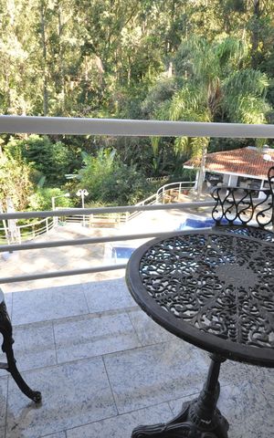 Casa à venda com 510m², 4 quartos e 6 vagasSacada da Sala de TV