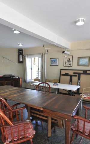 Casa à venda com 510m², 4 quartos e 6 vagasCinema e salão de festas