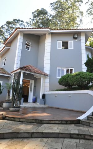 Casa à venda com 510m², 4 quartos e 6 vagasEntrada