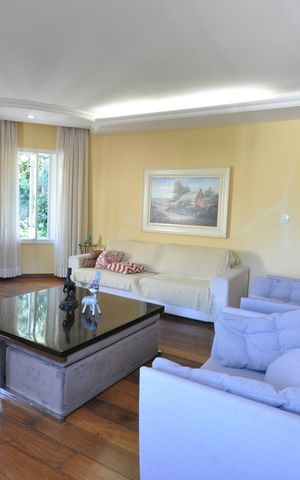 Casa à venda com 510m², 4 quartos e 6 vagasSala
