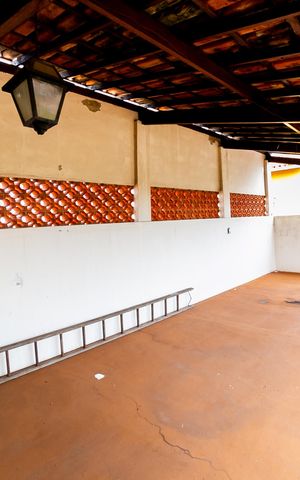 Casa à venda com 240m², 3 quartos e 4 vagas Casa à venda com 240m², 3 quartos e 4 vagasÁrea externa