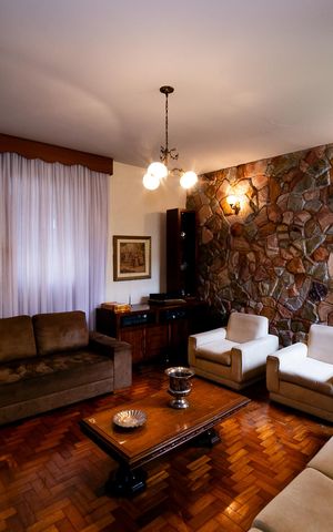 Casa à venda com 240m², 3 quartos e 4 vagas Casa à venda com 240m², 3 quartos e 4 vagasSala