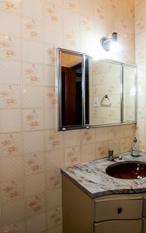Casa à venda com 240m², 3 quartos e 4 vagas Casa à venda com 240m², 3 quartos e 4 vagasBanheiro Social