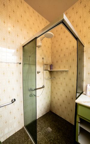 Casa à venda com 240m², 3 quartos e 4 vagas Casa à venda com 240m², 3 quartos e 4 vagasBanheiro da Suíte