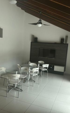 Casa à venda com 320m², 4 quartos e 3 vagasÁrea externa