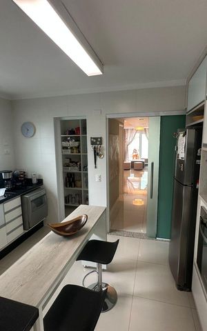 Casa à venda com 320m², 4 quartos e 3 vagasCozinha