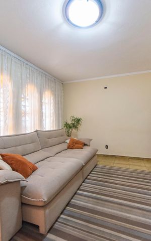 Casa à venda com 198m², 3 quartos e 3 vagas Casa à venda com 198m², 3 quartos e 3 vagasSala