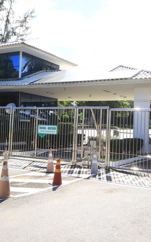 Casa de condomínio para alugar com 520m², 6 quartos e 3 vagasFachada