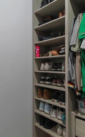 Casa à venda com 80m², 3 quartos e 2 vagas Casa à venda com 80m², 3 quartos e 2 vagasCloset do quarto 1
