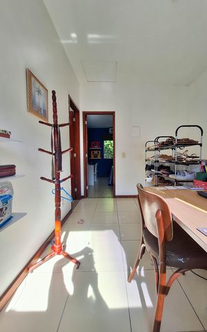 Casa de condomínio à venda com 150m², 3 quartos e 3 vagas Casa de condomínio à venda com 150m², 3 quartos e 3 vagasEscritório