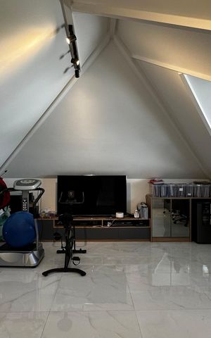Casa de condomínio para alugar com 400m², 4 quartos e 5 vagas Casa de condomínio para alugar com 400m², 4 quartos e 5 vagasSótão