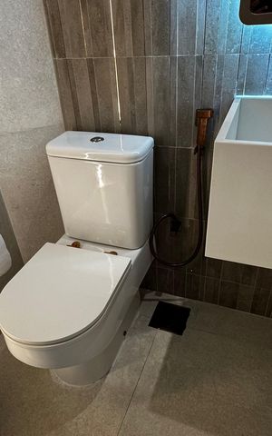 Casa de condomínio para alugar com 400m², 4 quartos e 5 vagas Casa de condomínio para alugar com 400m², 4 quartos e 5 vagasBanheiro externo