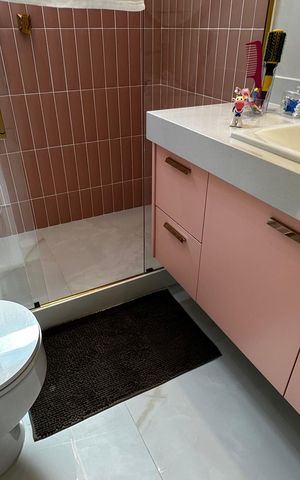 Casa de condomínio para alugar com 400m², 4 quartos e 5 vagas Casa de condomínio para alugar com 400m², 4 quartos e 5 vagasBanheiro da Suíte 2