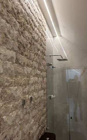 Casa de condomínio para alugar com 400m², 4 quartos e 5 vagas Casa de condomínio para alugar com 400m², 4 quartos e 5 vagasBanheiro do Sótão