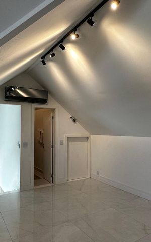 Casa de condomínio para alugar com 400m², 4 quartos e 5 vagas Casa de condomínio para alugar com 400m², 4 quartos e 5 vagasSótão