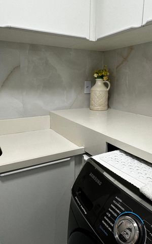 Casa de condomínio para alugar com 400m², 4 quartos e 5 vagas Casa de condomínio para alugar com 400m², 4 quartos e 5 vagasÁrea de Serviço