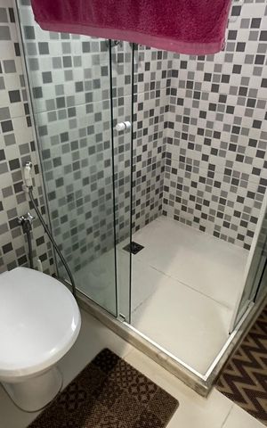 Casa de condomínio para alugar com 400m², 4 quartos e 5 vagas Casa de condomínio para alugar com 400m², 4 quartos e 5 vagasBanheiro de serviço