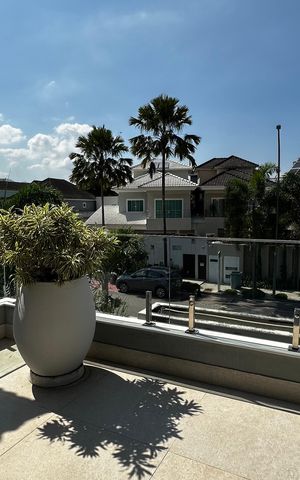 Casa de condomínio para alugar com 400m², 4 quartos e 5 vagas Casa de condomínio para alugar com 400m², 4 quartos e 5 vagasVaranda da Suíte