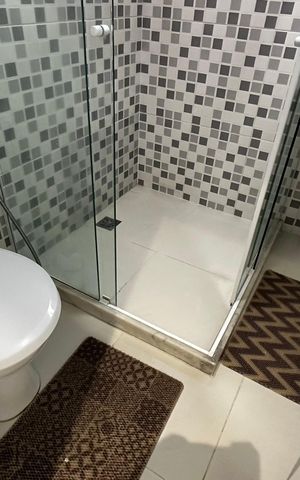 Casa de condomínio para alugar com 400m², 4 quartos e 5 vagas Casa de condomínio para alugar com 400m², 4 quartos e 5 vagasBanheiro de serviço
