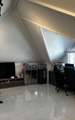 Casa de condomínio para alugar com 400m², 4 quartos e 5 vagas Casa de condomínio para alugar com 400m², 4 quartos e 5 vagasSótão