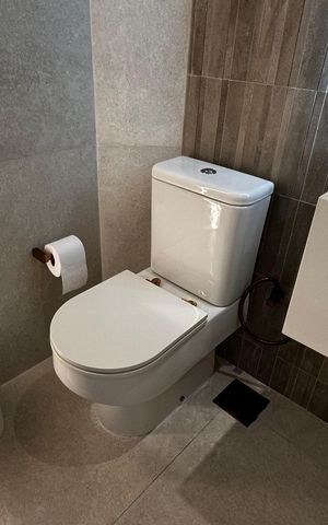 Casa de condomínio para alugar com 400m², 4 quartos e 5 vagas Casa de condomínio para alugar com 400m², 4 quartos e 5 vagasBanheiro externo
