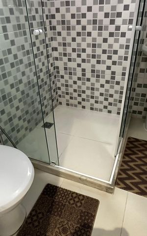 Casa de condomínio para alugar com 400m², 4 quartos e 5 vagas Casa de condomínio para alugar com 400m², 4 quartos e 5 vagasBanheiro de serviço
