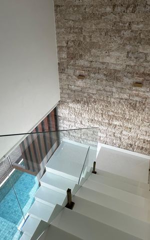 Casa de condomínio para alugar com 400m², 4 quartos e 5 vagas Casa de condomínio para alugar com 400m², 4 quartos e 5 vagasEscada
