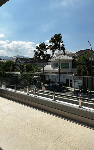 Casa de condomínio para alugar com 400m², 4 quartos e 5 vagas Casa de condomínio para alugar com 400m², 4 quartos e 5 vagasVaranda da Suíte